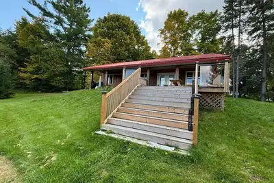 Image de 3-Bedroom Cottage Small Quiet Lake. Perfect for Nature Lovers & Trail Enthusiasts