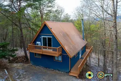 Image de Coppertop Chalet - cozy and convenient!