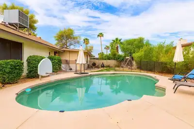 Image de Modern Retreat | 3br Family Stay w/ Pool + Swingset | Near Cubs & A's