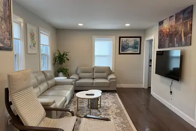 Image de totally remodeled   house with fitness room, close to Boston and Worcester