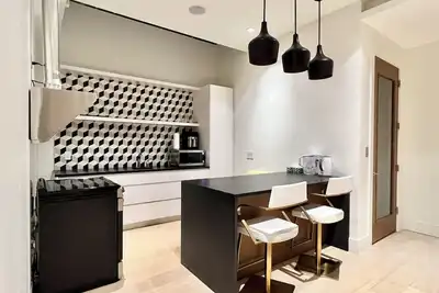 Image de Modern Private Basement Suite in Vancouver with Free Parking