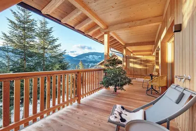 Image de Appartement \"Schlossblick\" avec vue sur les montagnes, terrasse privée et Wi-Fi