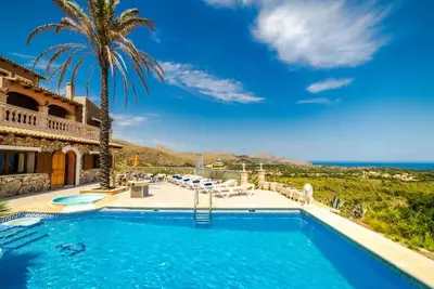 Maison de vacances 'Ca Na Lluny' avec vue sur la mer, piscine privée et Wi-Fi