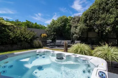 Image de Hot Tub | Close to Beach | Spacious - Kk379, Close to Beach|Comfort|Spacious