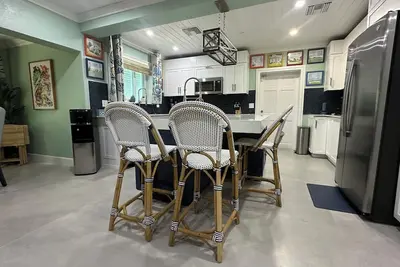 Image de Island Chic Vacation Manor in the tranquil community of Coral Harbour, Bahamas