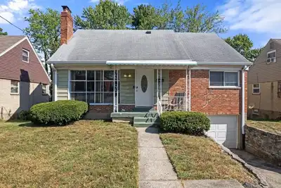 Image de Charming 4-bedroom house with WiFi, Ac in brilliant Cincinnati, Silverton area.