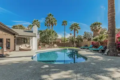 Image de Spacious Home + Pool, Putting & Dream Backyard