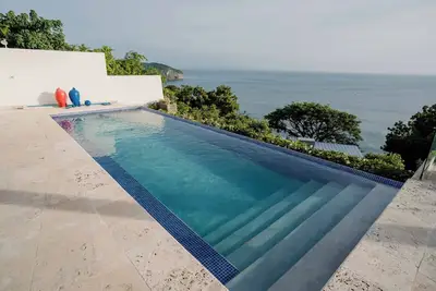 Image de Charming Two-Story Villa with a Stunning View of Pacific Ocean