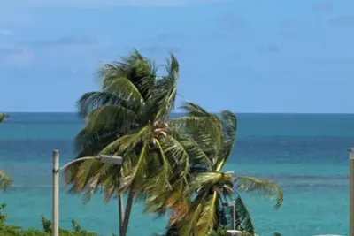 Image de Oceanfront Penthouse, 3 bed\/2 bath with Private Terrace & Hot-Tub! ! A Must stay!