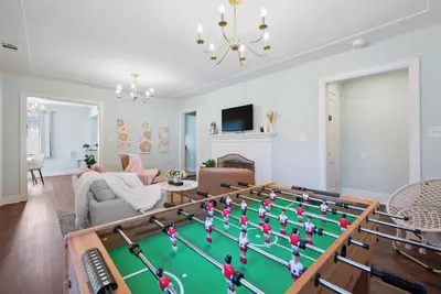 Image de Charming 3br, 8mins to Dt Pets friendly& fenced backyard w/ foosball