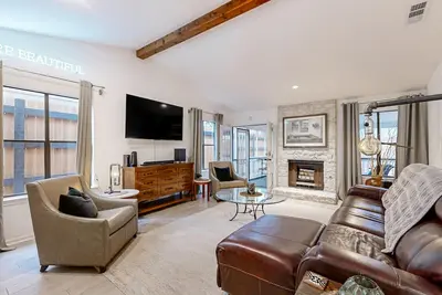 Image de Modern home in South Austin with full kitchen, screen porch & Wifi