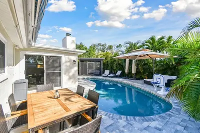 Image de Paradise Found 2 Br | Heated Salt Pool, Cabana, 7-min to Beaches & Trail Access