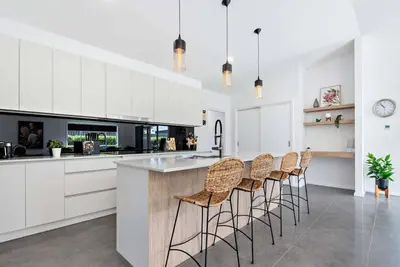 Image de Waterway Retreat - Serene Living, Entertains 8