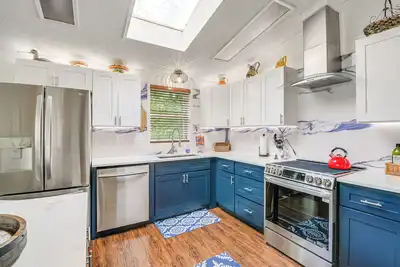Image de 4 Mi to Marina: Bremerton Home w\/ Scenic Views!