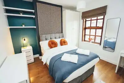 Image de 4br Town House Self Check In Parking | By DerBnB