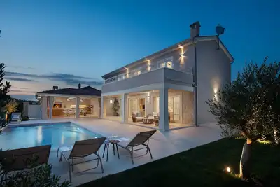 Image de Luxury Gabriel Residence for 8 people with 32 m2 private salt-water pool in Central Istria