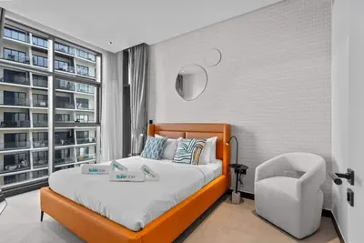 Image de Luxe Living 1 Bedroom with Canal View