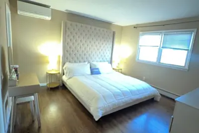 Image de Charming Lake house with WiFi and Ac in Sparta