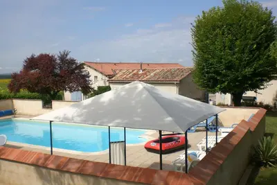 Image de Grand Gîte Familial avec Piscine Chauffée, Wi-Fi et Animaux Bienvenus