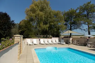 Image de Gîte spacieux avec piscine chauffée, jardin, Wifi et animaux admis