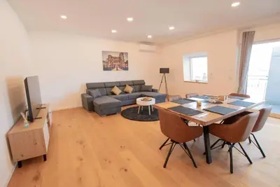 Image de Penthouse apartment above the rooftops of Trier