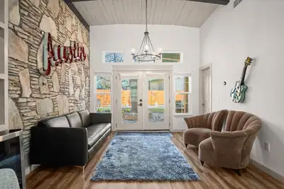 Image de Exquisite modern retreat 2 blocks from Lake Austin & Nature