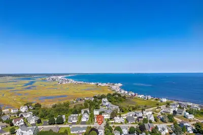 Image de Beachwood Getaway – 4 Bdr Coastal Charmer for 10!