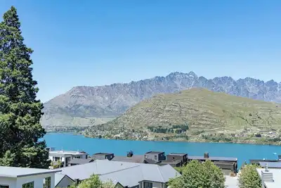 Image de Stunning views and large deck