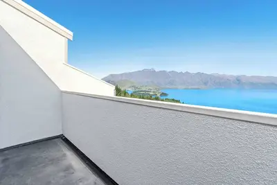 Image de Fabulous Family Home with Awesome Views!