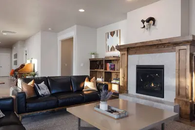 Image de Hot-Tub | Modern 5bdr Family Retreat | Sleeps 11