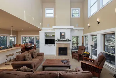 Image de Pet-Friendly | Stately Stay for 8 | 4bdr