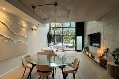 Image de Beautiful Two-Level, Park-Front Townhome, 2 Br