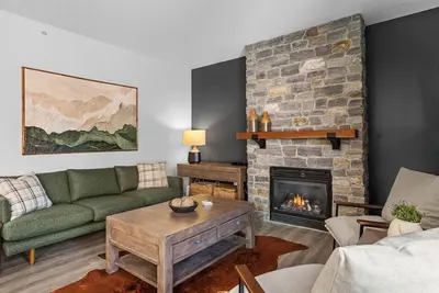 Image de Sunlit Penthouse w Hot tub / Pool / Mountain Views & Large Deck