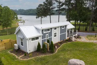 Image de Lil Lake House! Modern Tiny Home!