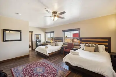 Image de New! Room 25 -Kokopelli (1-Bedroom) by Zion Cliff Lodge