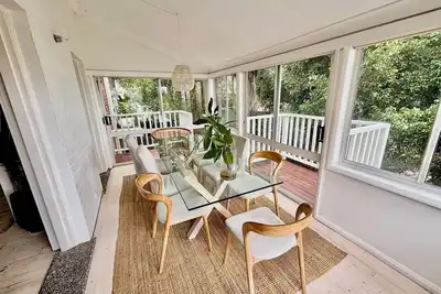 Image de Manly Beach Hide Away-walk to beaches, harbour ferries, cafes restaurants & bars.