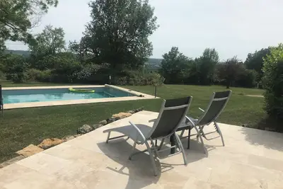 Image de A lovely cottage where guests are in a quiet place completely private.