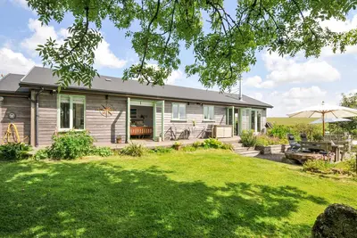 Smugglers, pet friendly, with hot tub in St Tudy
