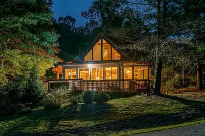 Image de Luxury Cabin 45 Min to Asheville Hot Tub Fire pit