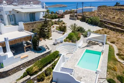 Villa 'Simone Tinos Island' avec vue sur mer, Wi-Fi et climatisation