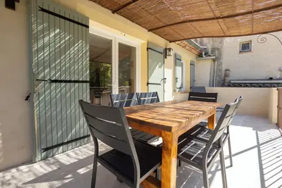 Image de Maison 'Domaine De Meyrol - Gite 3' avec terrasse privée, Wi-Fi et climatisation