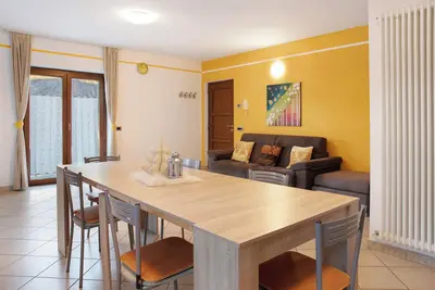 Image de Appartement 'Flora - Pisolo Selvaggio' avec vue sur la montagne, jardin partagé et Wi-Fi