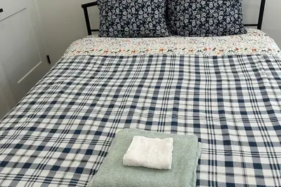 Image de “Urban Loft 2-Bedroom Retreat–for Groups, Sleeps 5\"