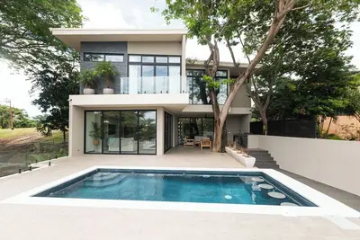 Image de Casa Giving Tree: Immaculate 5-Bedroom Villa in Exclusive Beachfront Community