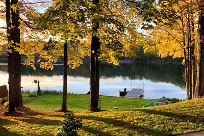 Image de Gould Lake Getaway. Quiet, family-friendly lake-house only 30 mins to Kingston.