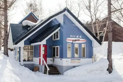 Image de A 4-bedroom, 2-bathroom house in the heart of Hirafu with lovely Mt. Yotei views