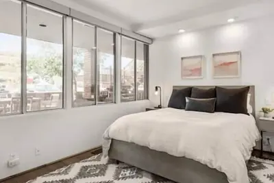 Image de 3 Bedroom Perfect Location Aspen Core, Renovated!