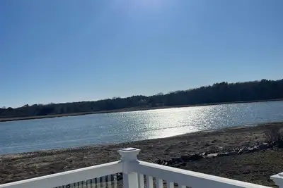 Image de Charming 4-bedroom cape on Hills Beach Road