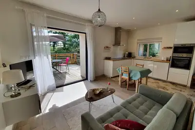 Charmant gîte à la ferme avec terrasse et vue sur la mare