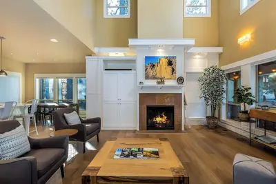 Image de Mt. Bachelor Village Retreat W/ Pool & Hot Tub